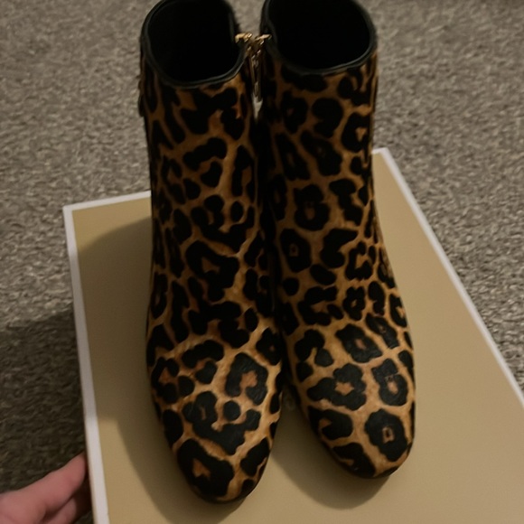 Michael Kors booties. 6 - Picture 8 of 12